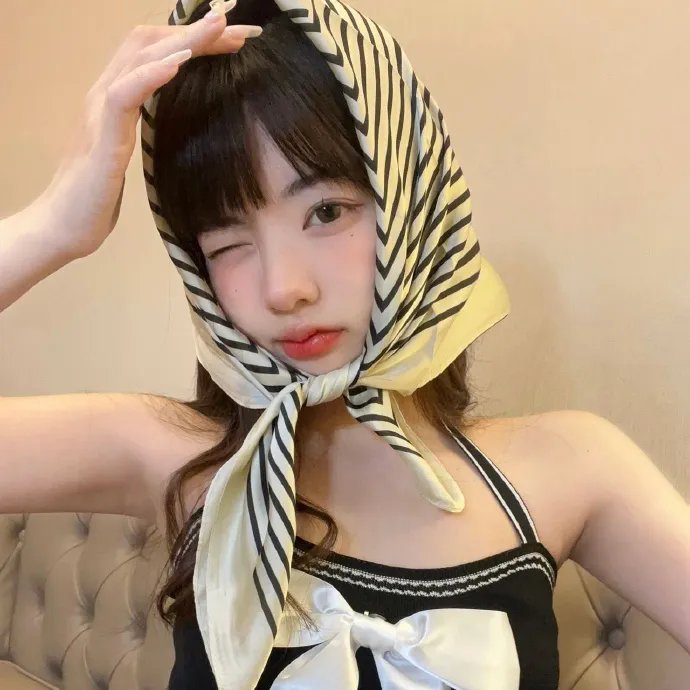 人事美魔女·椿真子 海报